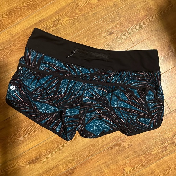 Lululemon shorts - Picture 3 of 5